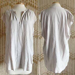 The Odell’s Anthropologie Stone Gray V Neck Smock Tunic Short Sleeve Blouse